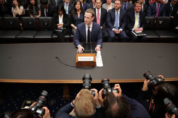 Mark Zuckerberg en su audiencia ante el Congreso estadounidense.