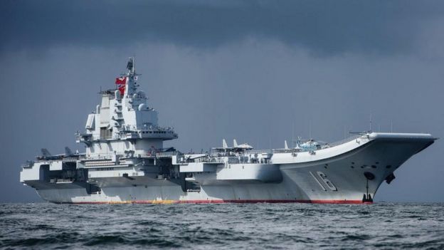 El portaaviones chino Liaoning en Hong Kong.