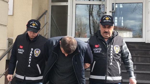 Sakarya Geyve Cumhuriyet Başsavcılığı'nın yürüttüğü soruşturma kapsamında, Çiftlik Bank'ın yönetim kurulu üyesi ve Taraklı'daki tesisten sorumlu olan Cemal Çolak (35), İstanbul'da gözaltına alınarak tutuklandı.