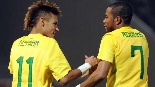 Neymar con Robinho en un partido de Brasil