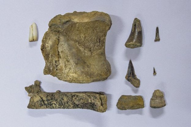 தேவதைகளின் குகையில் கிடைத்த சில பொருட்கள்