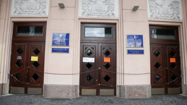 Під час страйку на двері НМУ ім. Богомольця повіисли ланцюги та замки