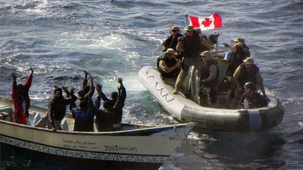 Canadian personnel from HMCS Fredericton intercepting suspected pirates