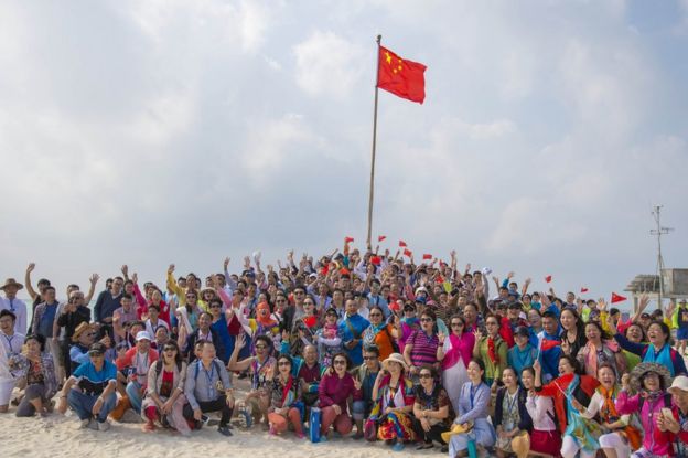Picture of a Chinese tour group on one of the Paracel Islands on 4 March 2017