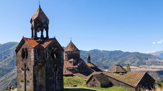 أحد الأديرة الأرمينية القديمة وسط الطبيعة