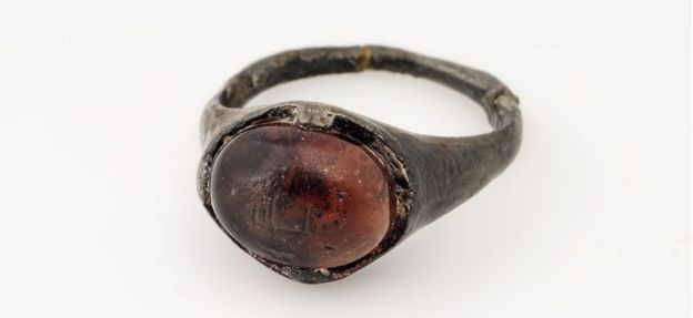 Viking ring with Kufic inscription 