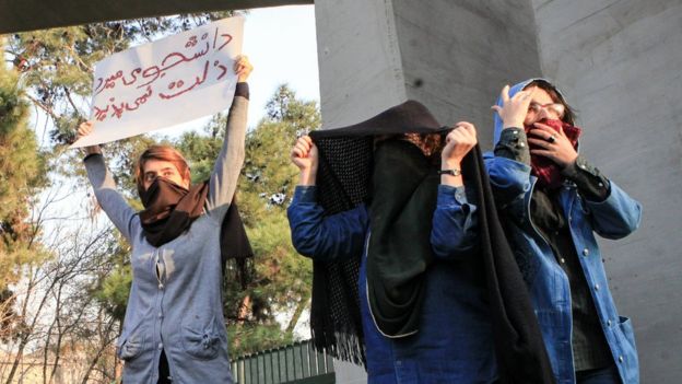 Tahran Üniversitesi'ndeki eylemciler