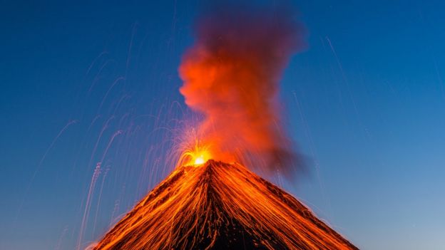 Volcán en erupción