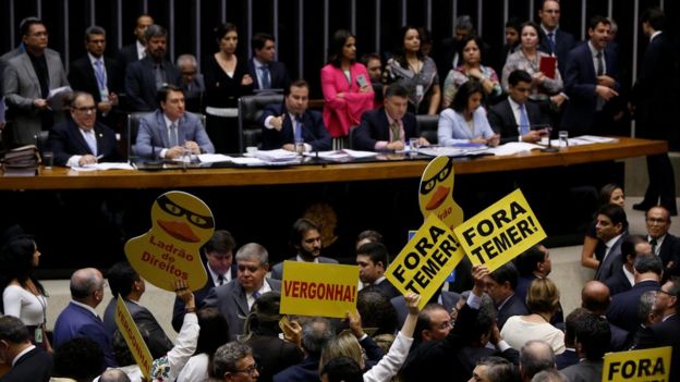 Deputados em votação na Câmara