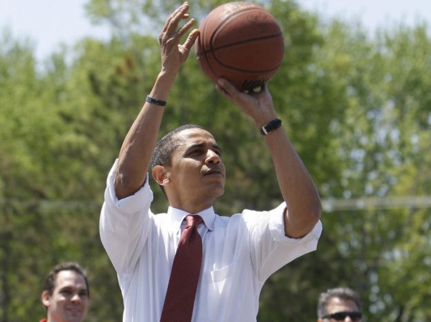 2008年奥巴马竞选途中展示篮球球艺