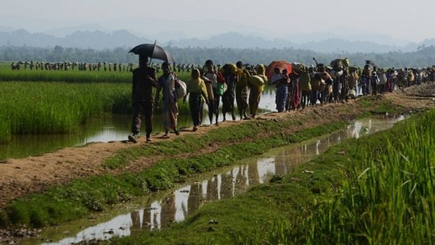 Muslimiinta Rohingya oo ka qaxaya Myanmar kuna sii jeeda xerada qaxootiga ee Balukhali