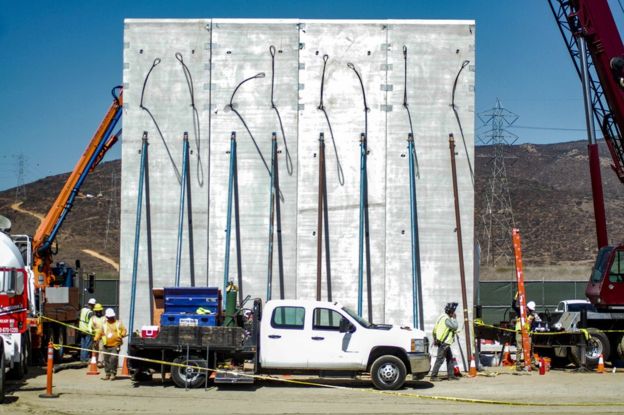 نموذج أولي للجدار ظهر بالقرب من مدينة سان دييغو