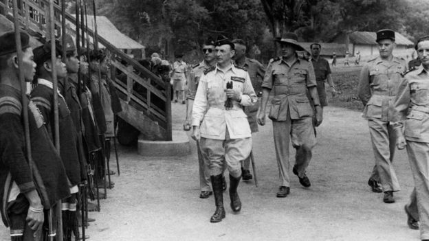 Đô đốc Georges Thierry D'Argenlieu và Cao ủy Pháp tại Đông Dương Leon Pignon duyệt binh năm 1946