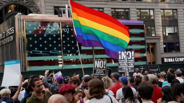 أرشيف- مسيرة لأنصار حقوق المتحولين جنسيا في الولايات المتحدة