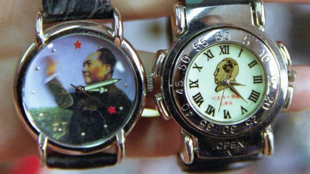 Relojes con la figura de Mao Zedong.