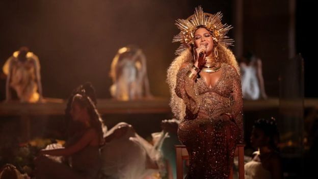 Beyoncé avait ébloui le public des Grammys avec une performance en forme d'ode à la maternité où elle a dévoilé pour la première fois devant les caméras son ventre rebondi
