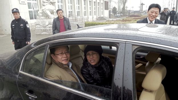 Nobel Peace Prize laureate Liu Xiaobo's wife, Liu Xia (C), together with human rights lawyer Mo Shaoping (L), arrive at the court for the trial of her brother, Liu Hui, who is charged for committing fraud in connection with a real-estate deal, in Beijing on April 23, 2013.