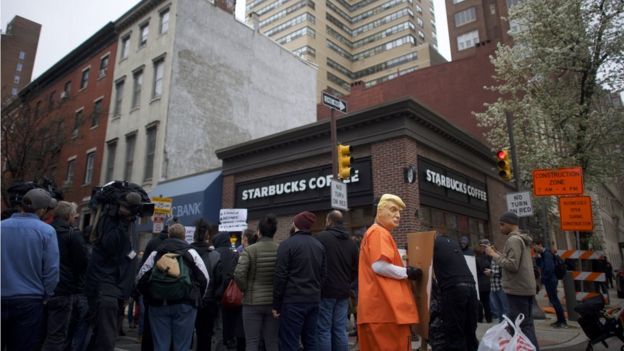 Protestas en Starbucks en Filadelfia.