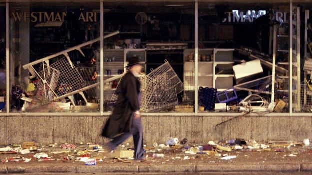 Destrozos tras disturbios