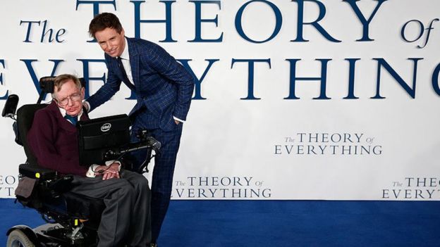 British actor Eddie Redmayne (R) pose with British scientist Stephen Hawking (L) at the UK premiere of the film 'The Theory of Everything'