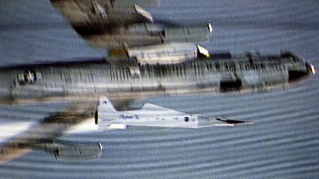 El X-43A alcanzó velocidades de Mach 9,6, esto es 1.850 kilómetros por hora, en vuelos de prueba en 2004. (Foto: NASA)