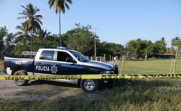 La policía investiga la matanza del 7 de enero en Tecomán.