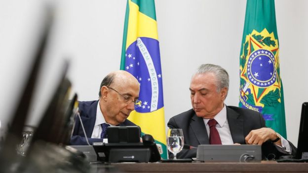 O Ministro da Fazenda, Henrique Meirelles, e Temer; em seis meses, indicadores econômicos têm sido erráticos