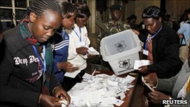 Kulikuwa na vituo zaidi ya 27,600 vya kupiga kura vilivyofunguliwa kwa kura hiyo ya maoni mnamo 2010
