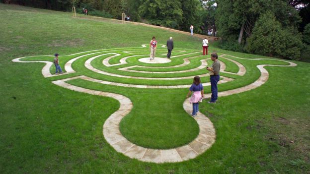 Salah satu labirin yang dibuat Fisher (foto: bbc.com)