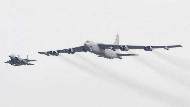 Бомбардировщик Б-52 над Южной Кореей