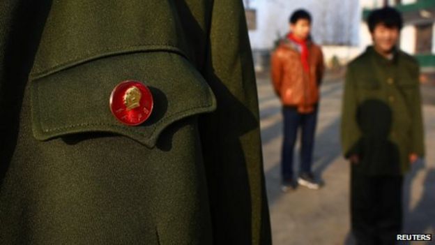 A student wears a pin button of Mao Zedong during a ceremony in Sitong town, Henan province (4 December, 2013)