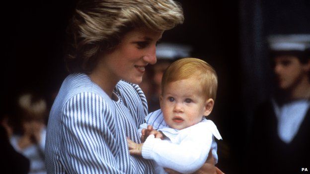 Princesa Diana e Harry ainda bebê