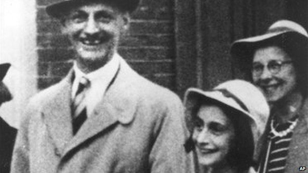 https://ichef-1.bbci.co.uk/news/624/media/images/74700000/jpg/_74700354_frank_familyap..jpg
