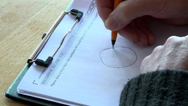 Chris Roberts drawing a clock