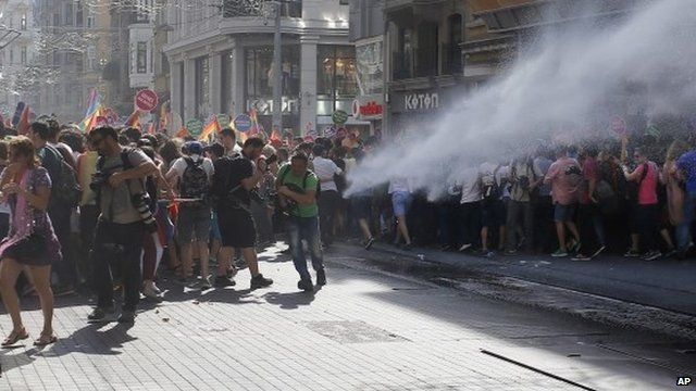 Water cannon fired at marchers