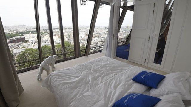 Euro 2016: Inside luxury Eiffel Tower apartment - BBC News