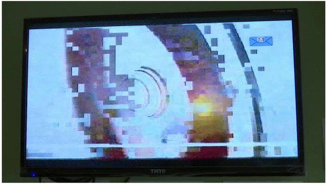 TV screen in China broadcasting BBC World News starts to pixelate (11 May 2016)
