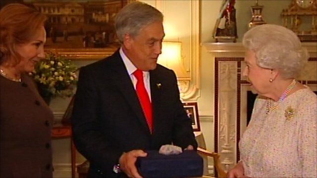 Chile's president Sebastian Piñera and the Queen