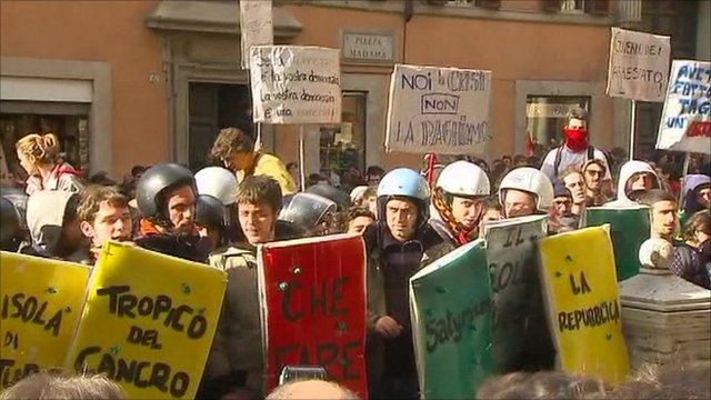 Students protesting outside the Italian Senate
