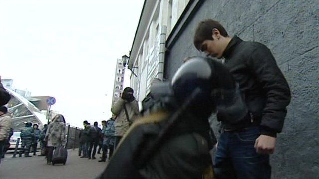 Police in Moscow search for weapons