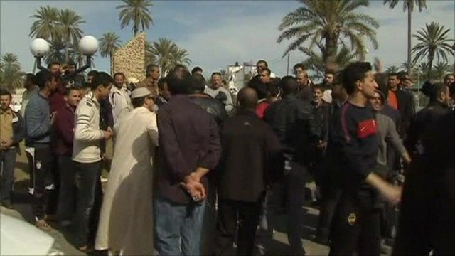 Apparent scenes of protest in Tripoli