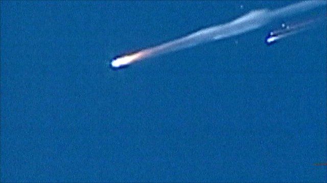 2003: Space shuttle Columbia burns up on re-entry - BBC News