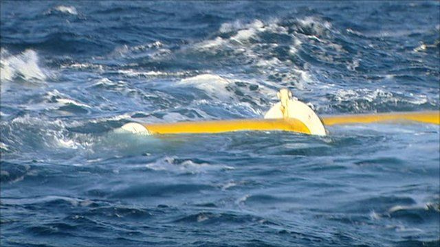 Wave energy device in the sea