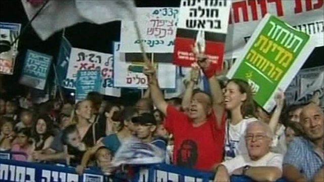 Thousands of protesters in Tel Aviv