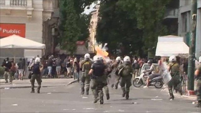 Police clash with protesters in Greece