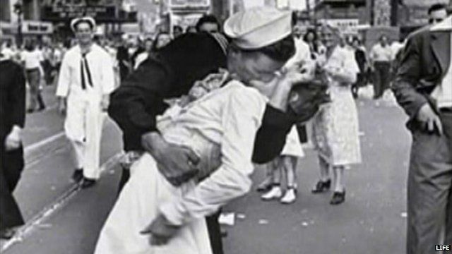 Photograph by Alfred Eisenstaedt of a sailor kissing a nurse courtesy of LIFE