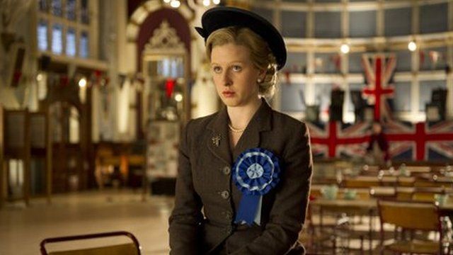 The Iron Lady: Alexandra Roach on playing Margaret Thatcher - BBC News