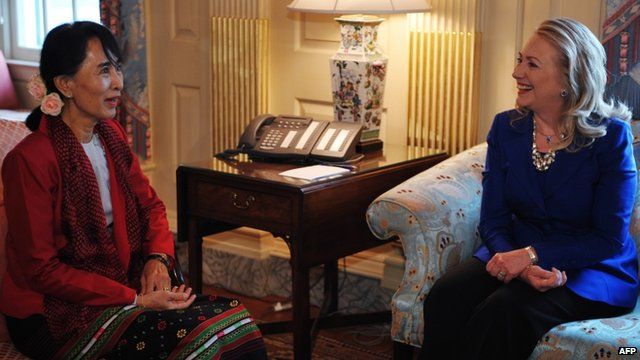Burmese pro-democracy leader Aung San Suu Kyi and US Secretary of State Hillary Clinton