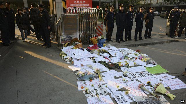Flowers outside Southern Weekly