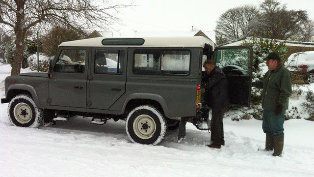 4x4 helping out deliver meals in the snow